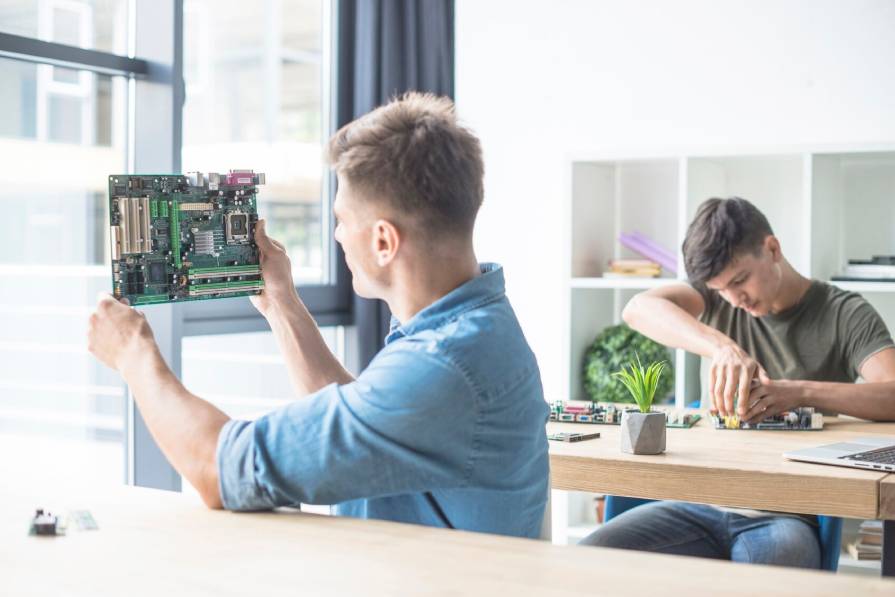 You are currently viewing Solving the Silicon Puzzle: Insights into Computer Engineering